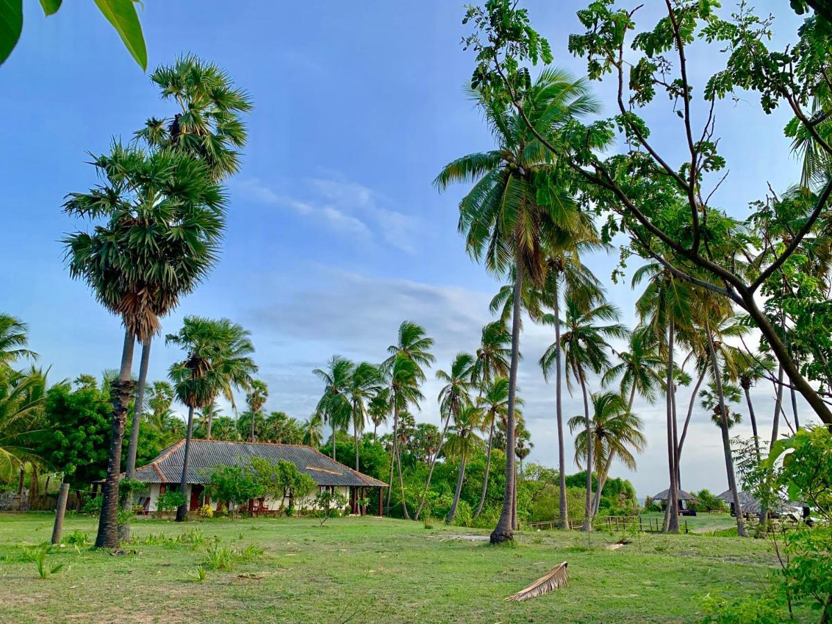 108 Palms Beach Resort トリンコマリー エクステリア 写真