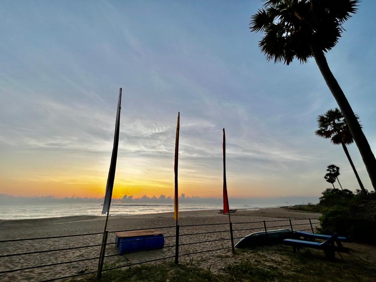 108 Palms Beach Resort トリンコマリー エクステリア 写真