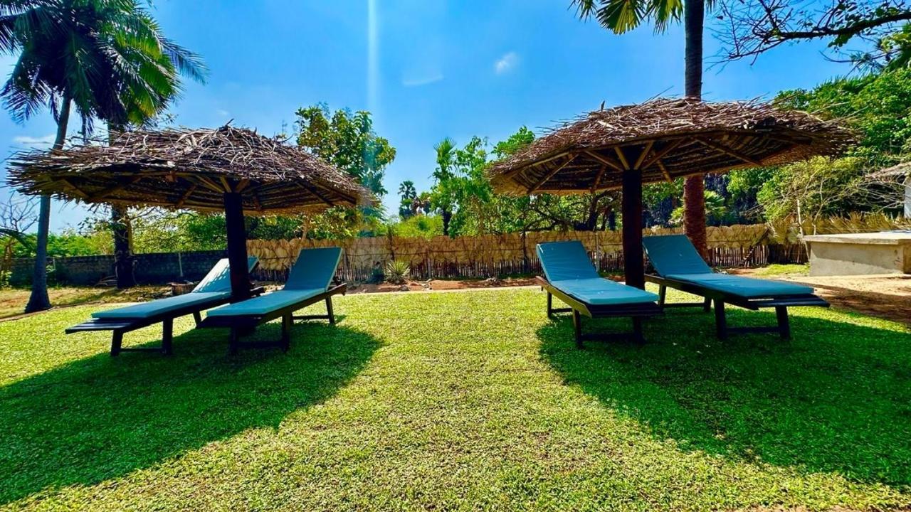 108 Palms Beach Resort トリンコマリー エクステリア 写真