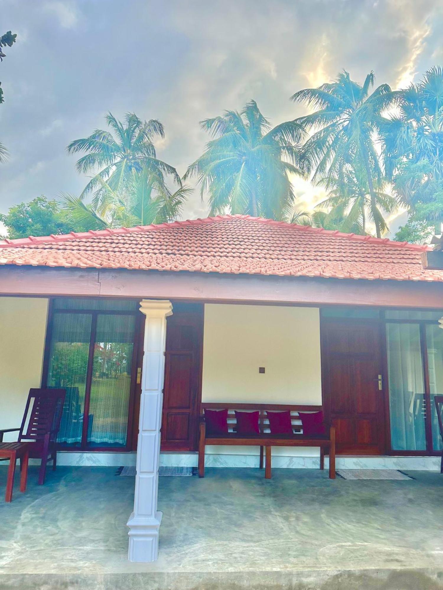 108 Palms Beach Resort トリンコマリー エクステリア 写真